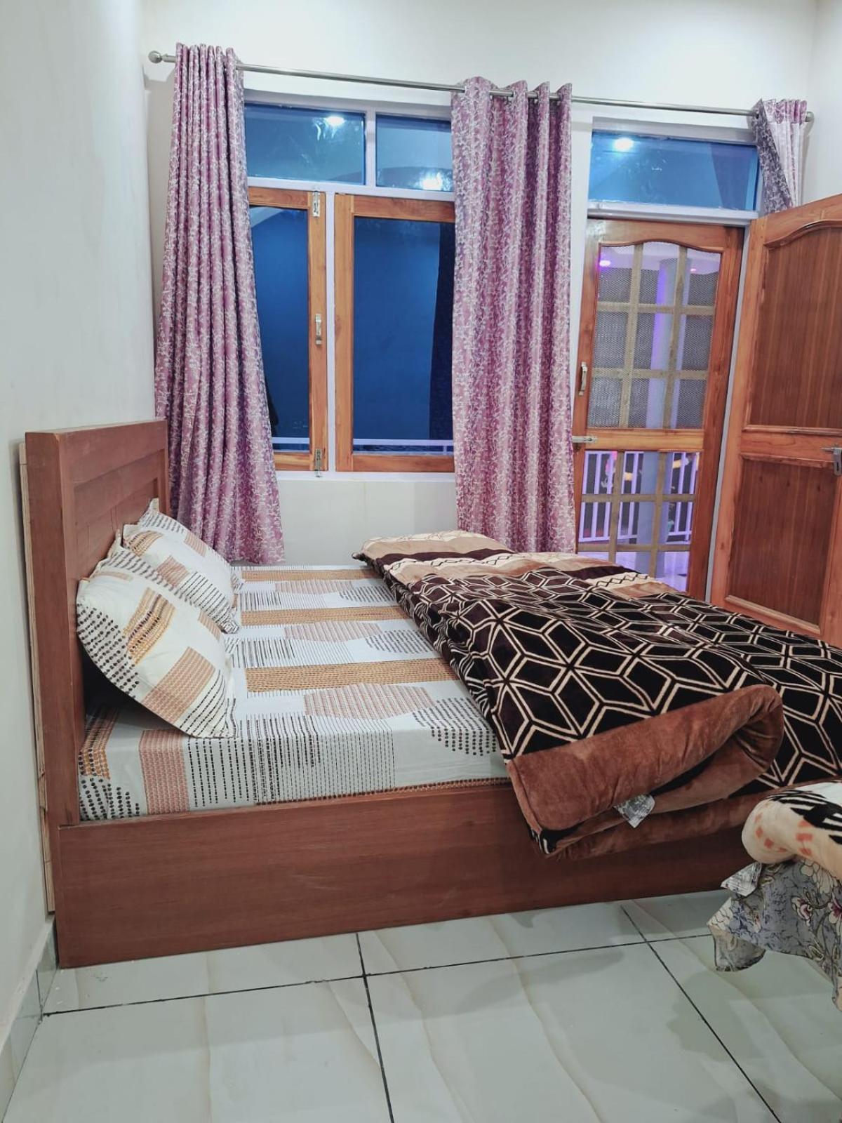 Chandarshila Hike Homestay Ukhimath Buitenkant foto